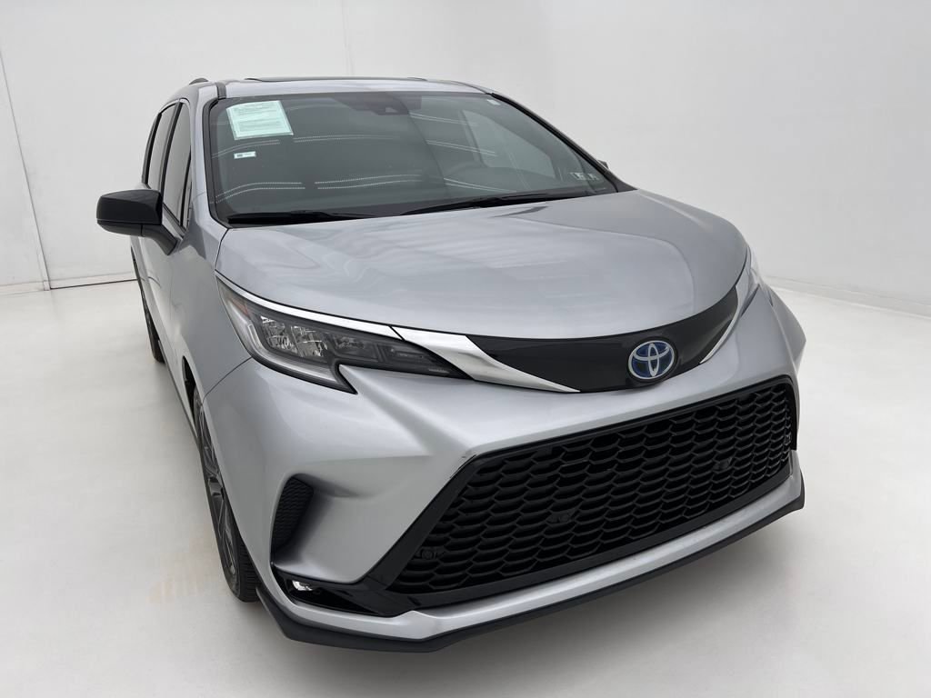 2024 Toyota Sienna XSE photo 3
