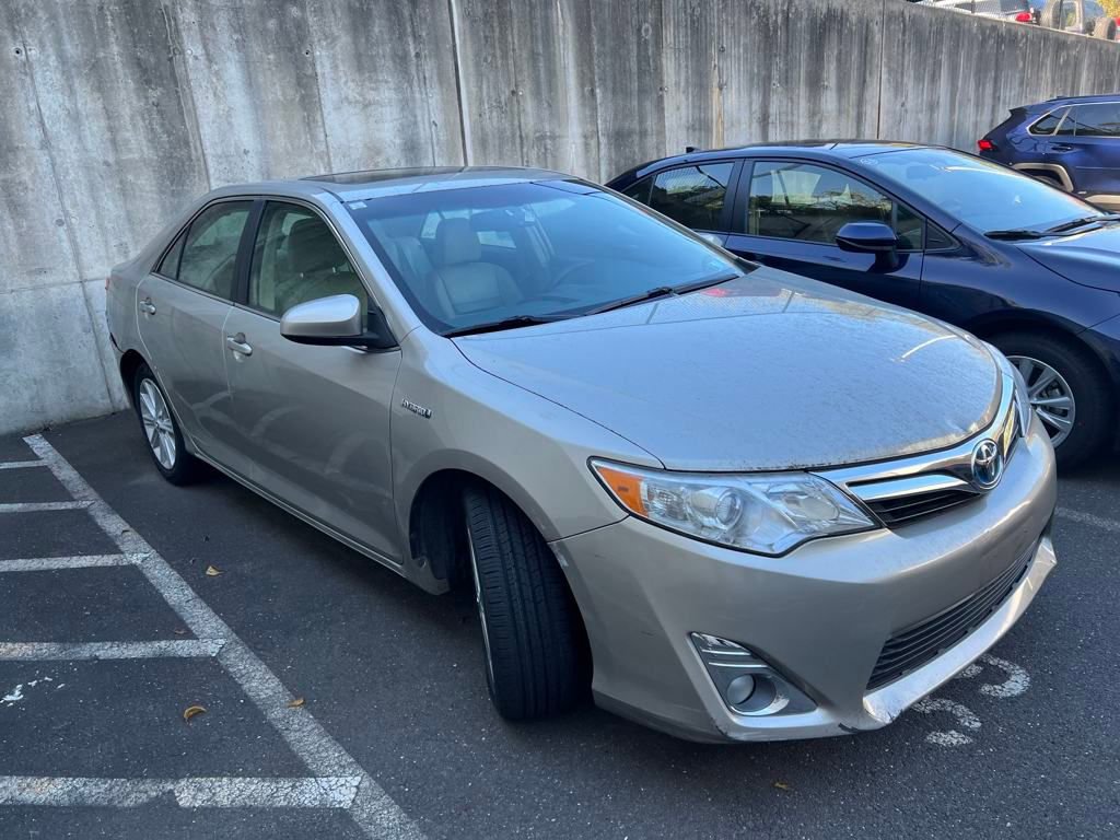 2013 Toyota Camry Hybrid XLE photo 2