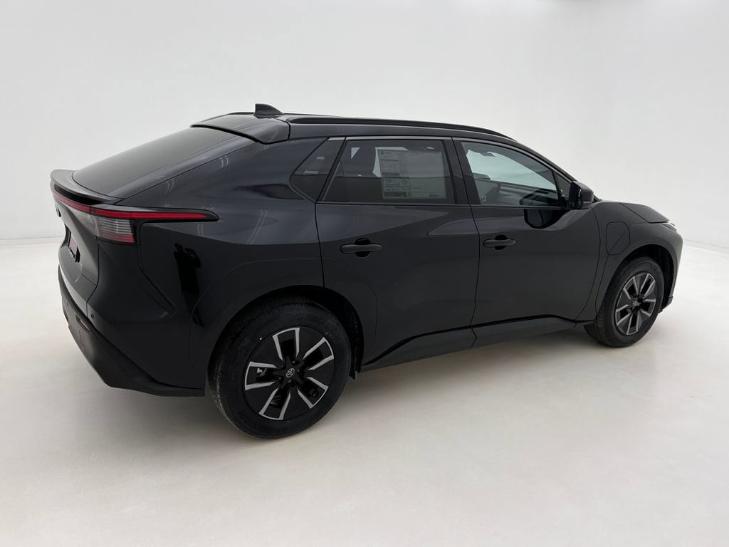 2026 Toyota bZ XLE - Photo 4