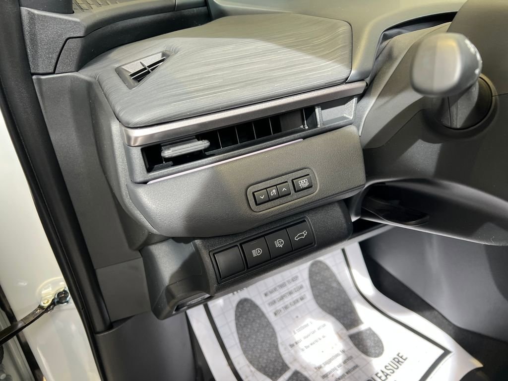 2026 Toyota C-HR SE - Photo 15
