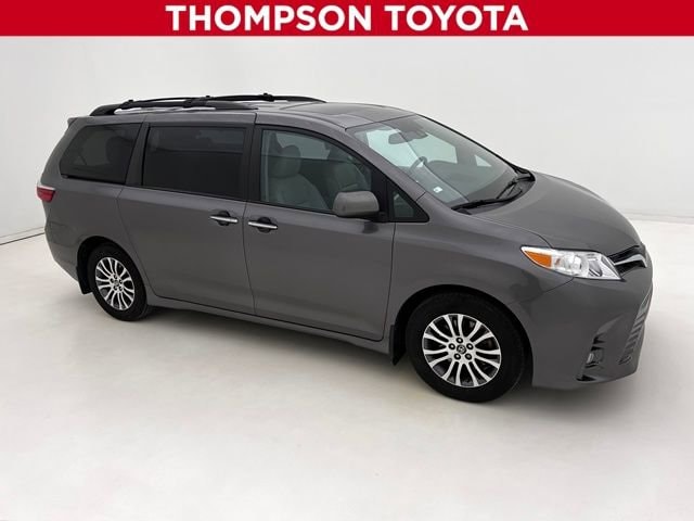 2019 Toyota Sienna XLE's photo