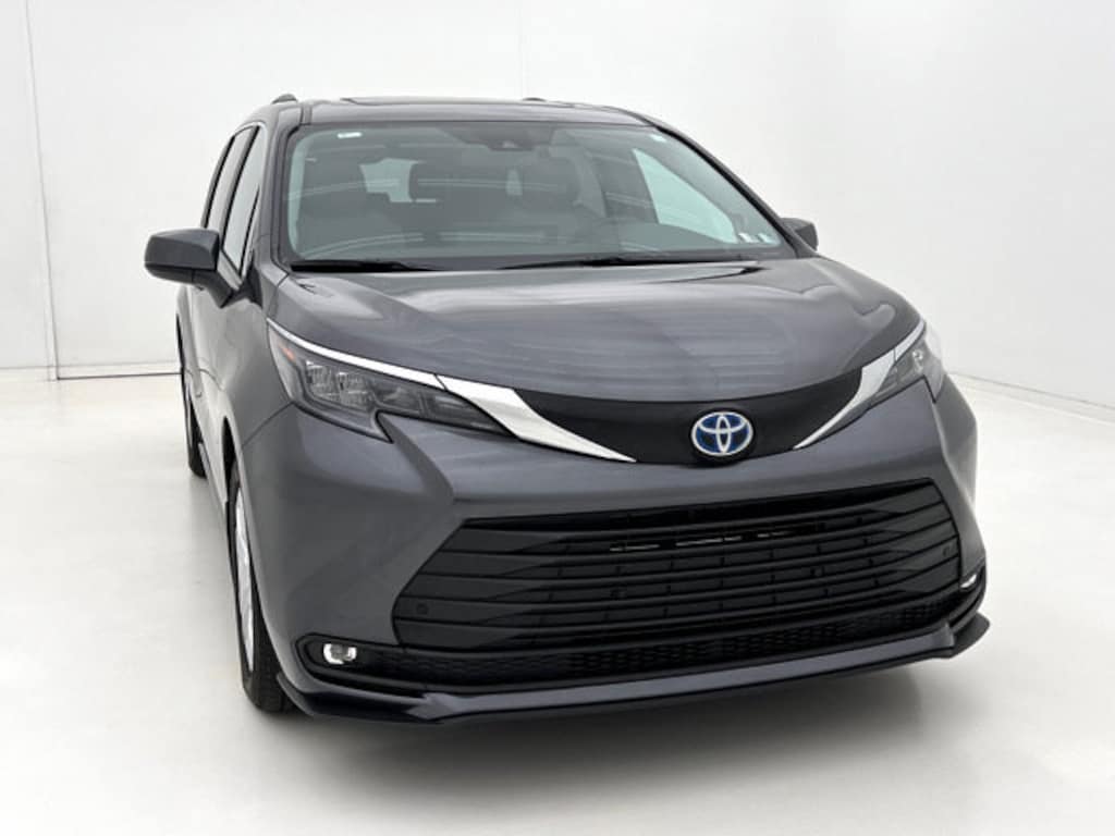 Used 2025 Toyota Sienna XLE Van Passenger Van