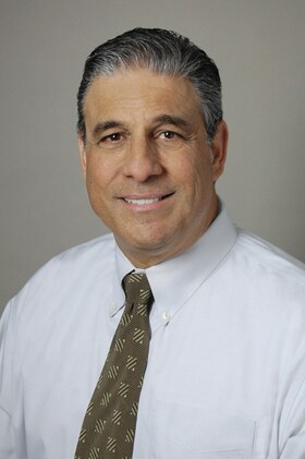 Staff member Julius Libutti from ID_4362be368bbe