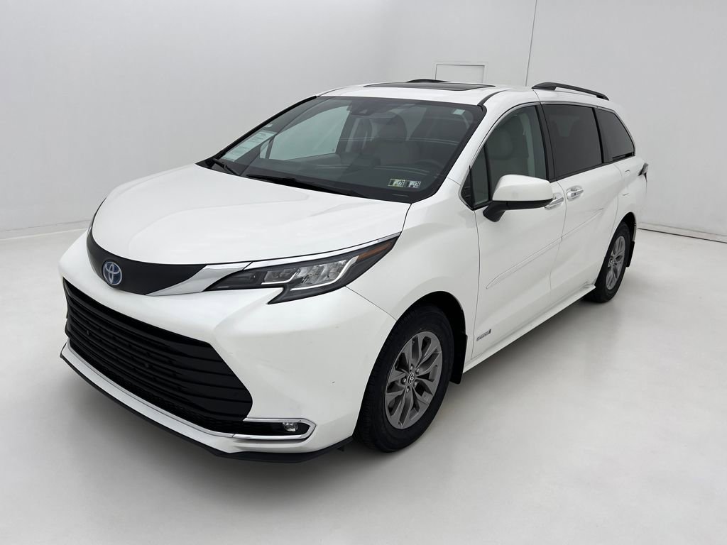 2021 Toyota Sienna XLE photo 4