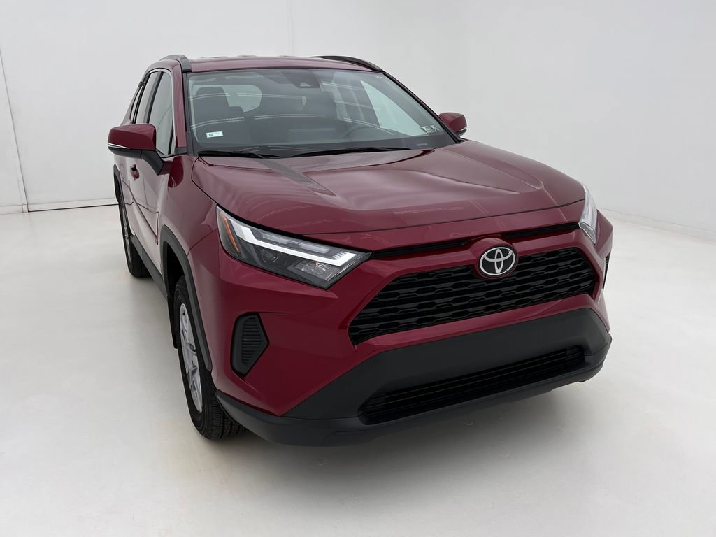 2024 Toyota RAV4 XLE photo 3
