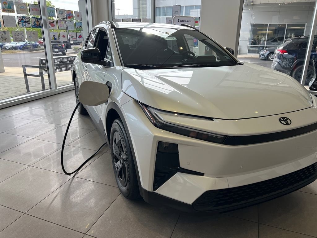 2026 Toyota C-HR SE - Photo 2