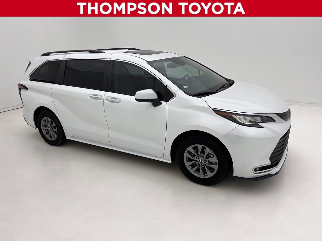 2022 Toyota Sienna Van Passenger Van 