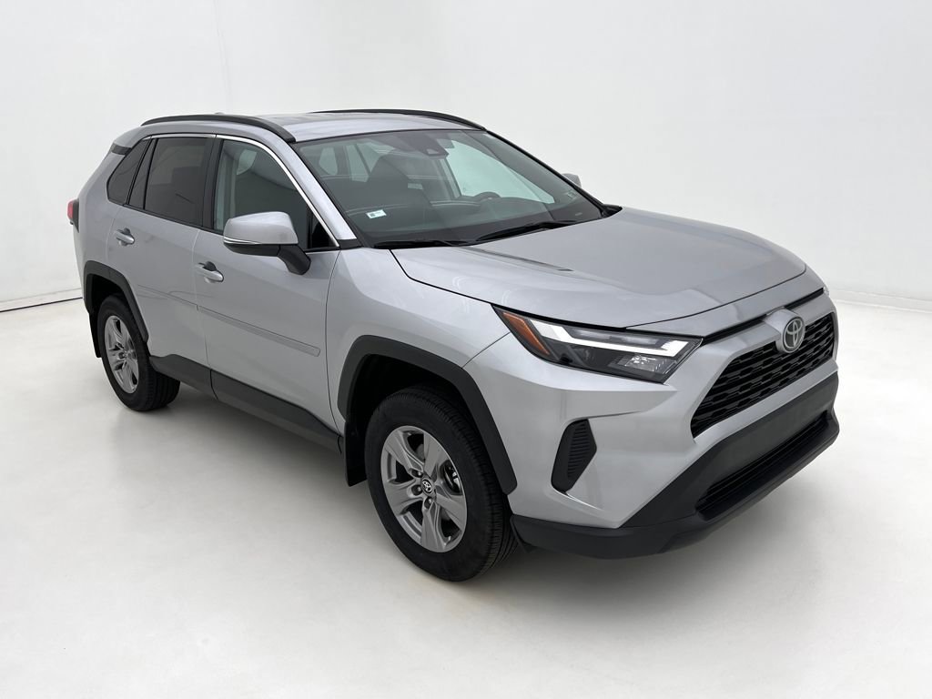 2024 Toyota RAV4 XLE photo 2