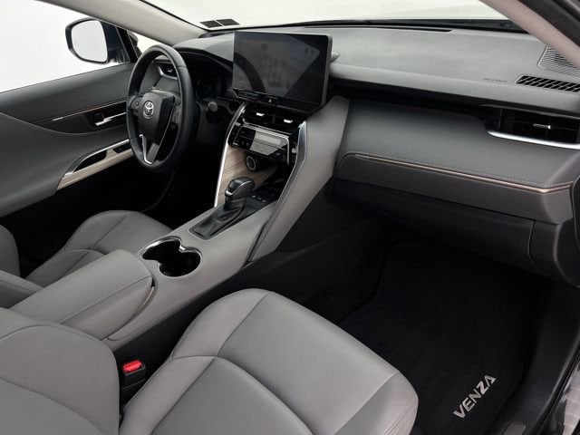 2024 Toyota Venza XLE - Photo 13