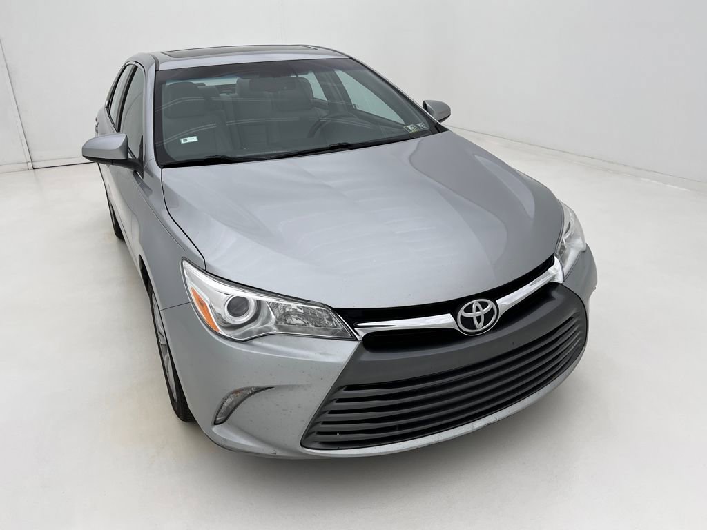2017 Toyota Camry XLE XSE photo 2