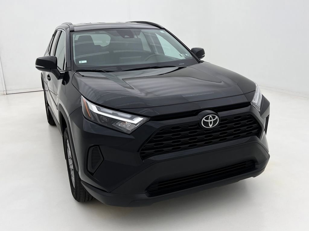 2024 Toyota RAV4 XLE photo 2