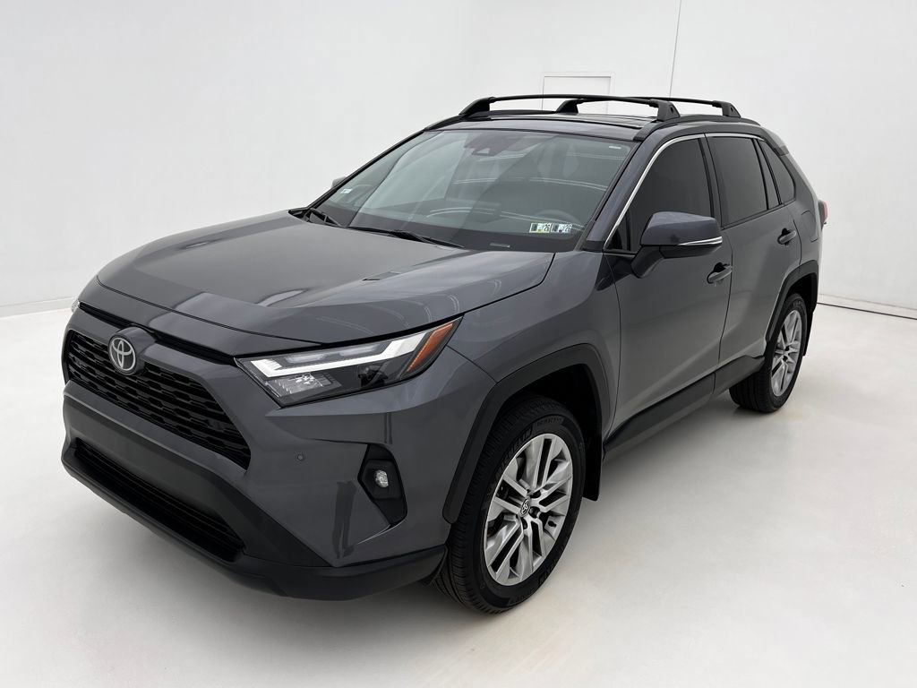 2023 Toyota RAV4 XLE Premium photo 3