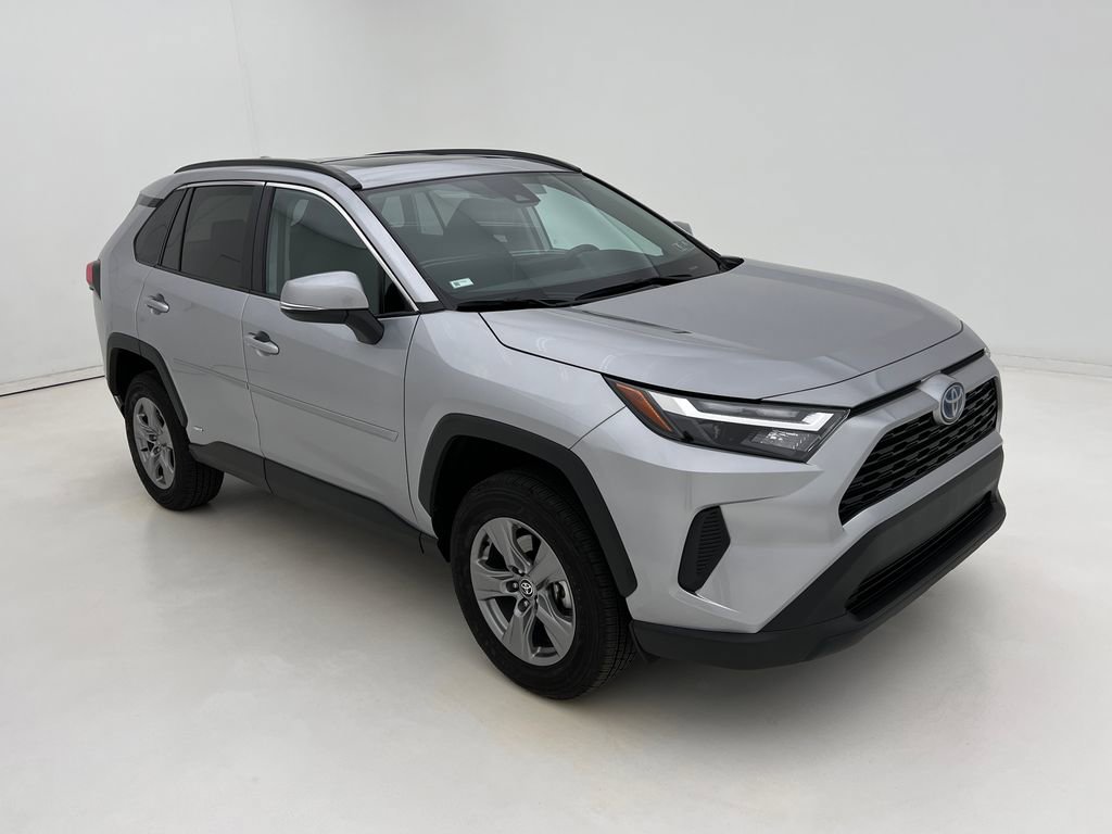 2024 Toyota RAV4 Hybrid XLE photo 2
