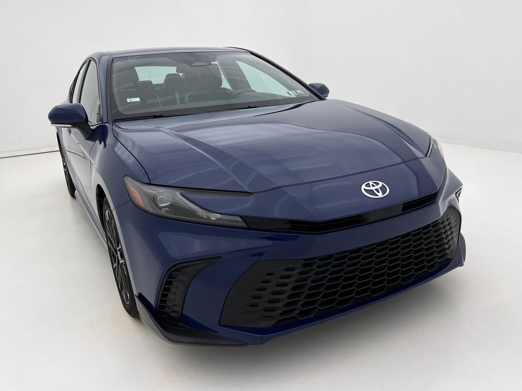 2025 Toyota Camry SE photo 3