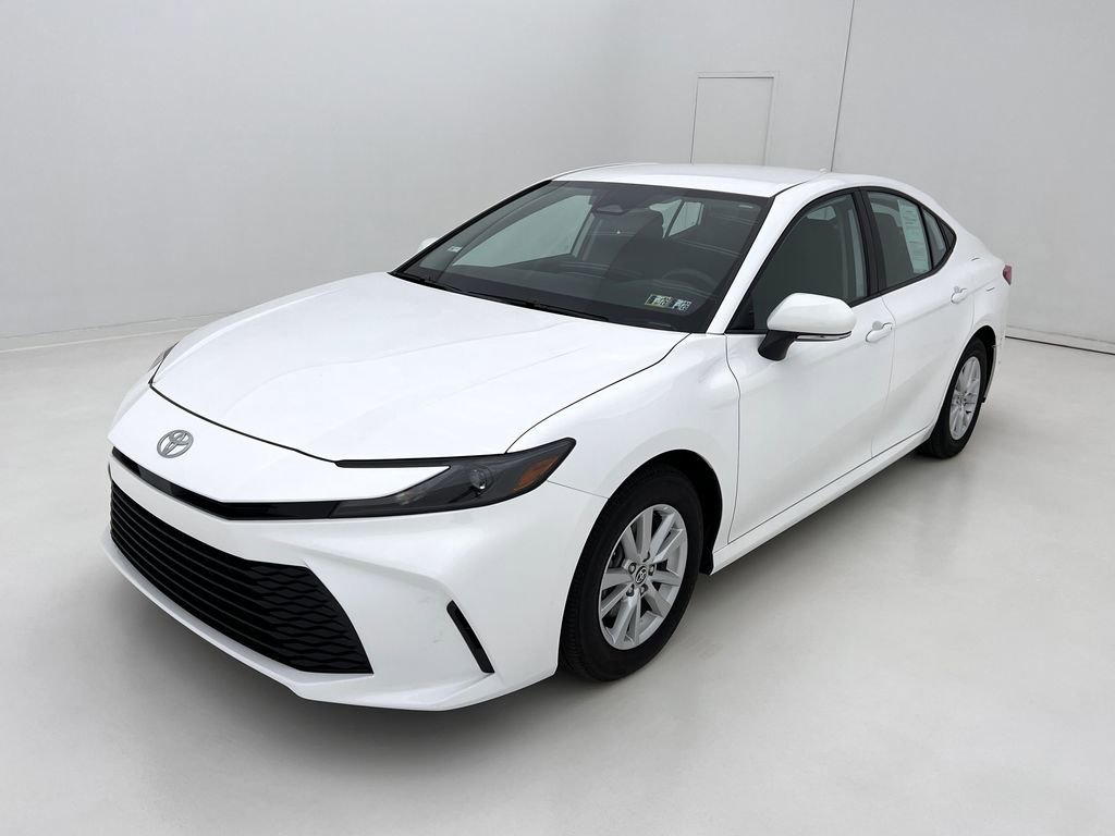 2025 Toyota Camry LE photo 4