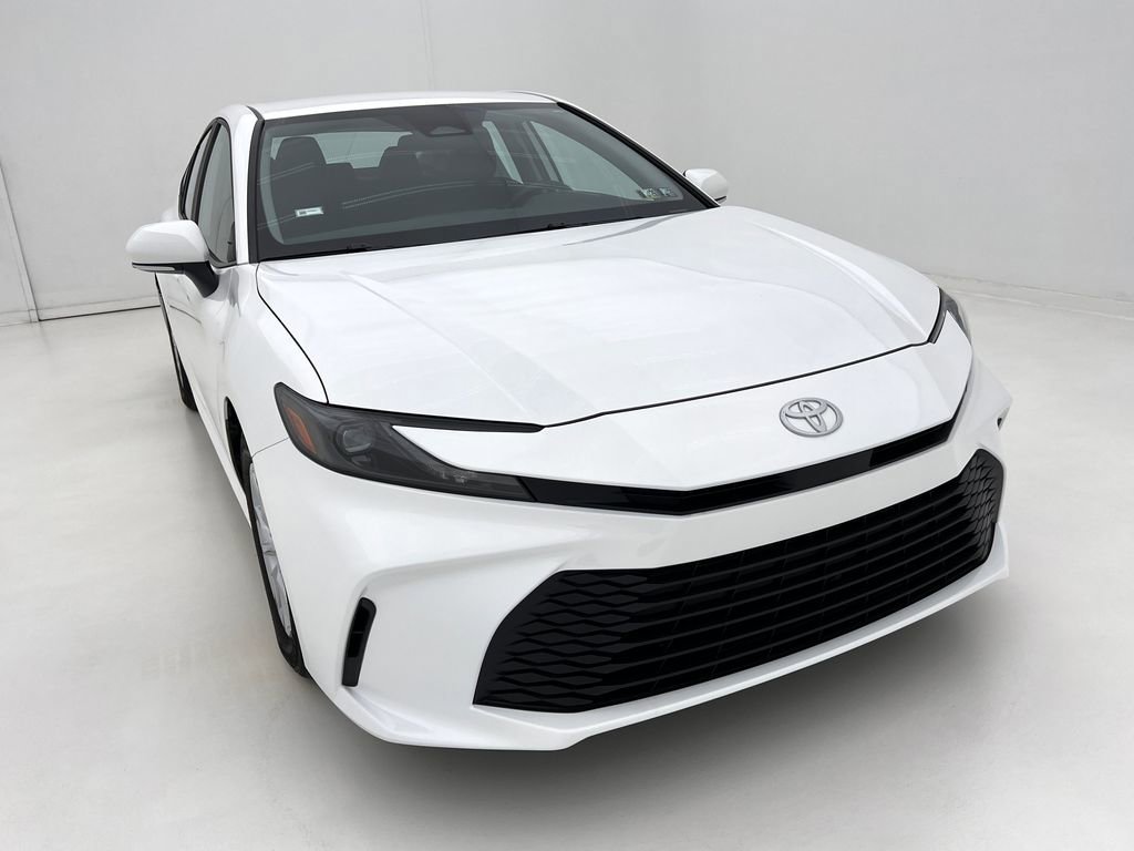 2025 Toyota Camry LE photo 3