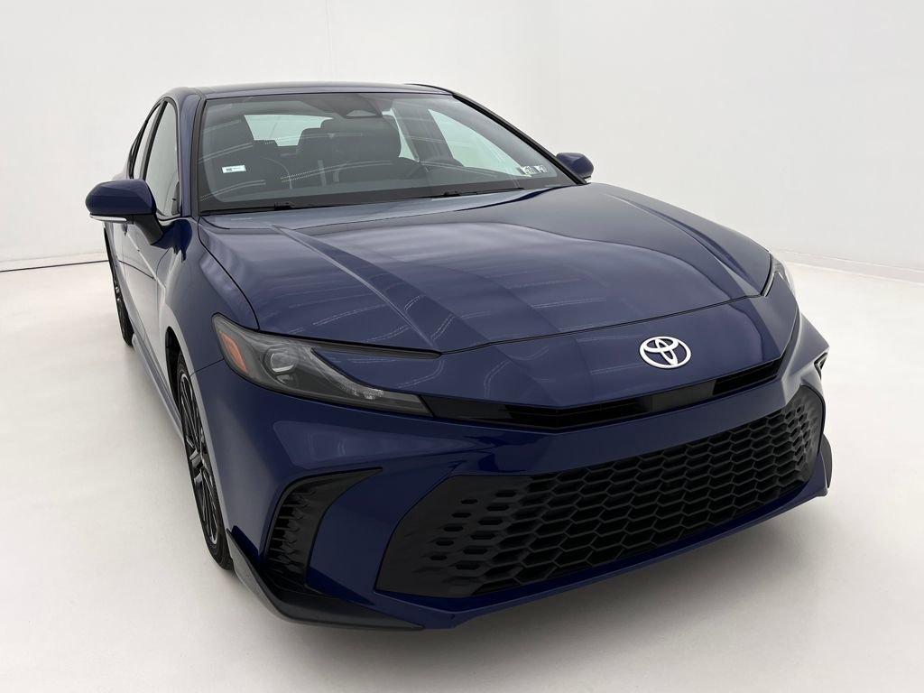 2025 Toyota Camry SE photo 3