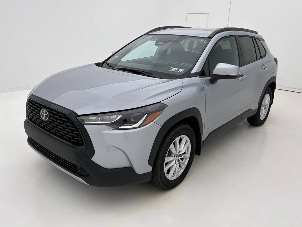 2024 Toyota Corolla Cross LE photo 2
