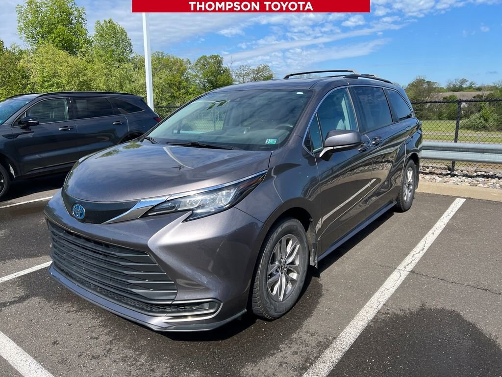 Used 2022 Toyota Sienna LE Van Passenger Van