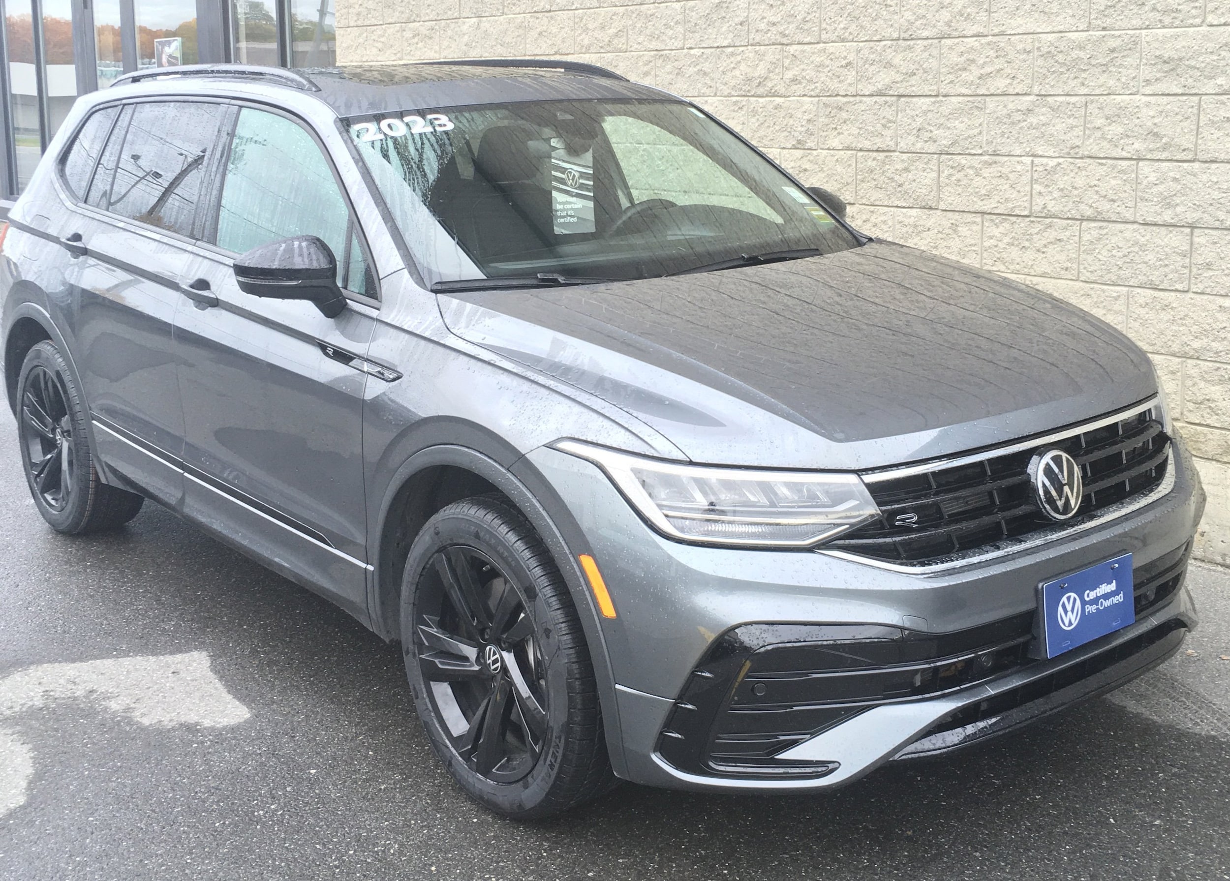 2023 Volkswagen Tiguan SE R-LINE BLACK