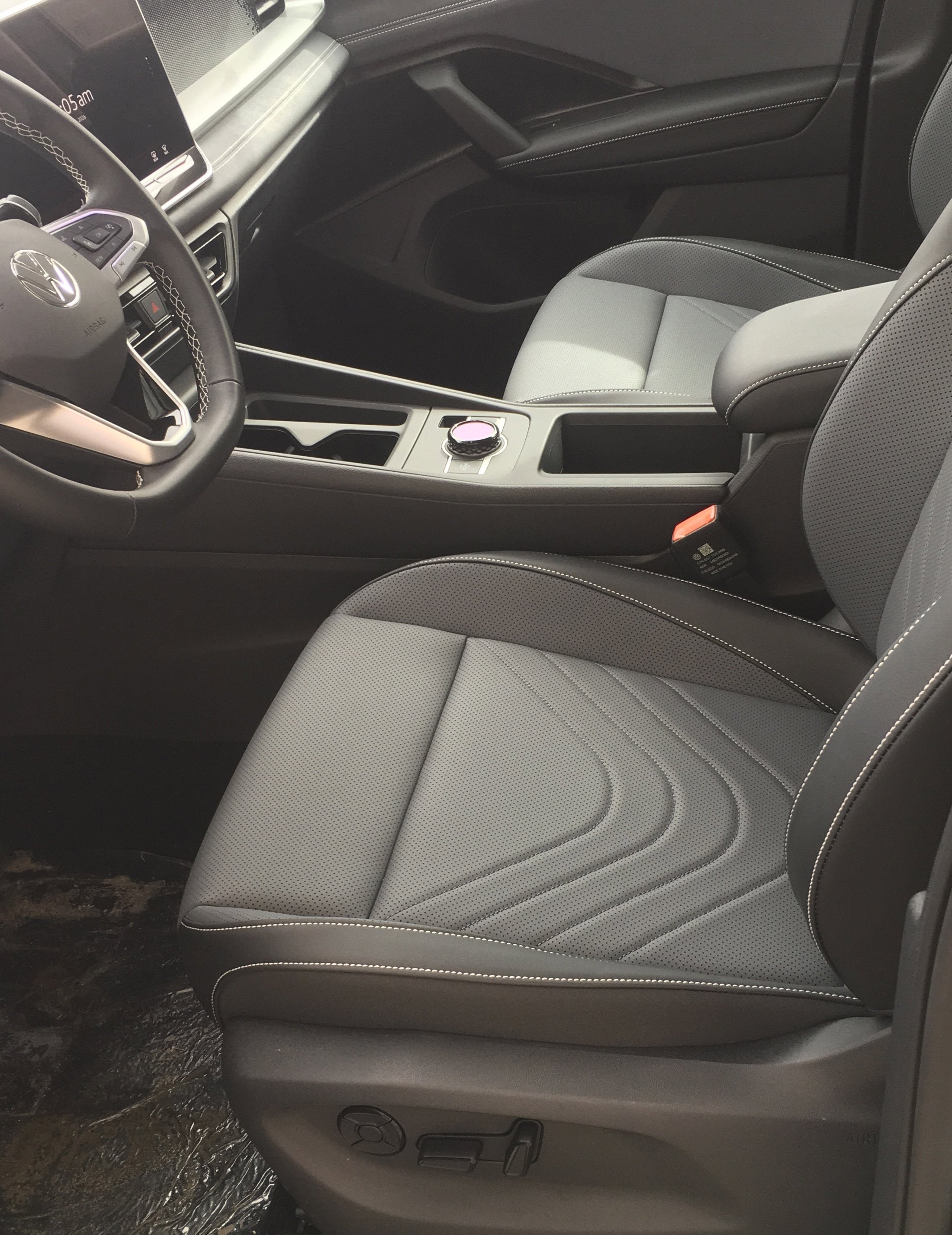 2026 Volkswagen Tiguan SE - Photo 9