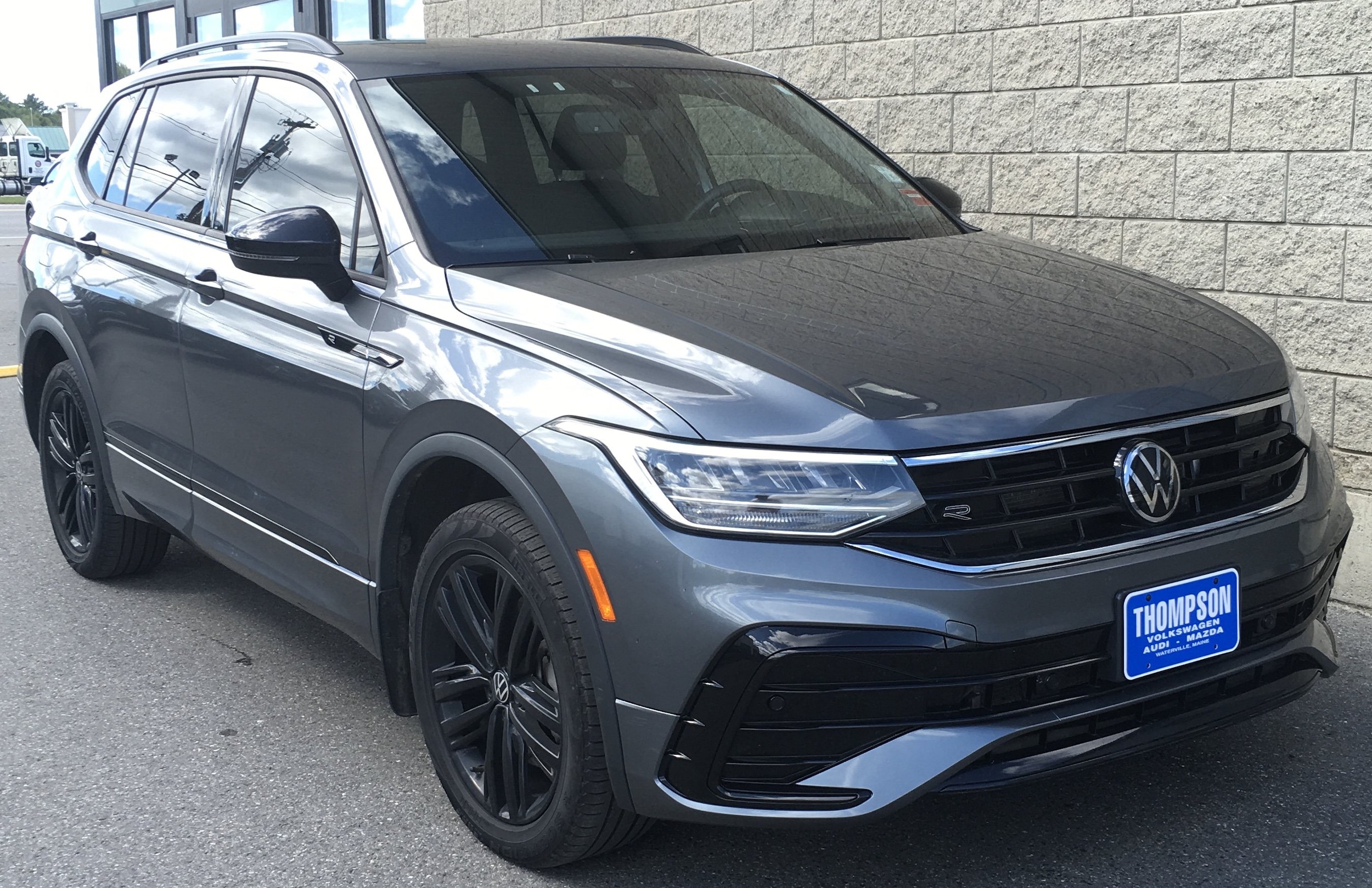 2022 Volkswagen Tiguan SE R-LINE BLACK