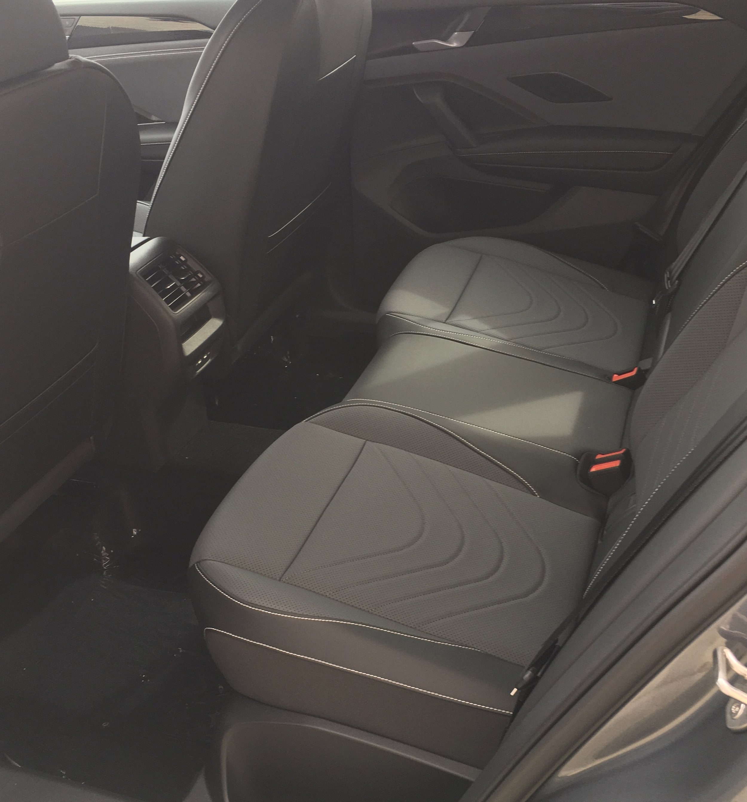 2026 Volkswagen Tiguan SE - Photo 8