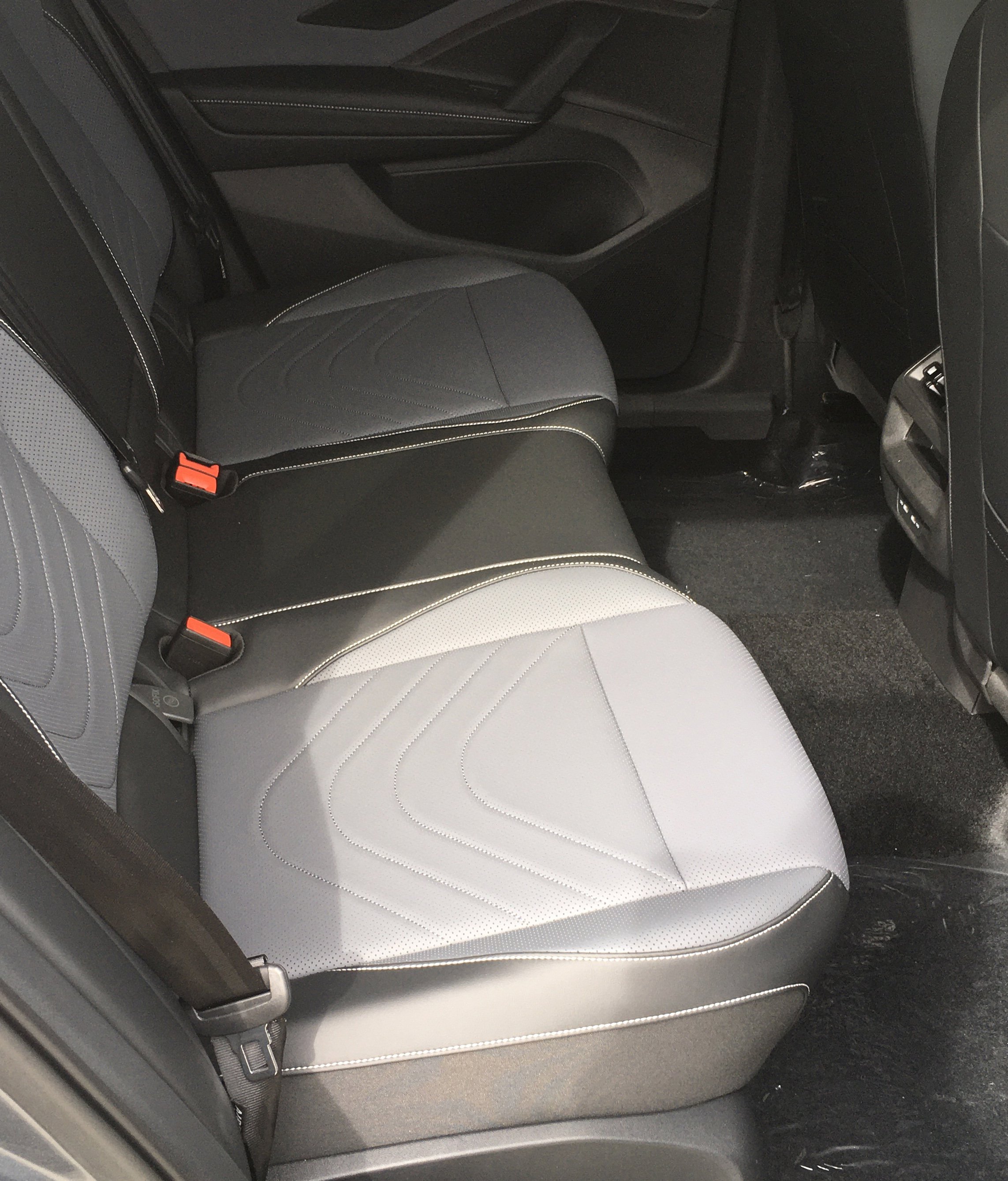 2026 Volkswagen Tiguan SE - Photo 7
