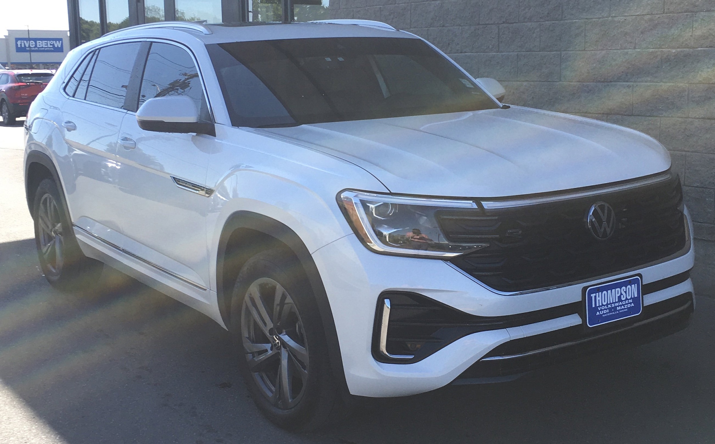 2024 Volkswagen Atlas Cross Sport 2.0T SEL R-Line 4MOTION's photo