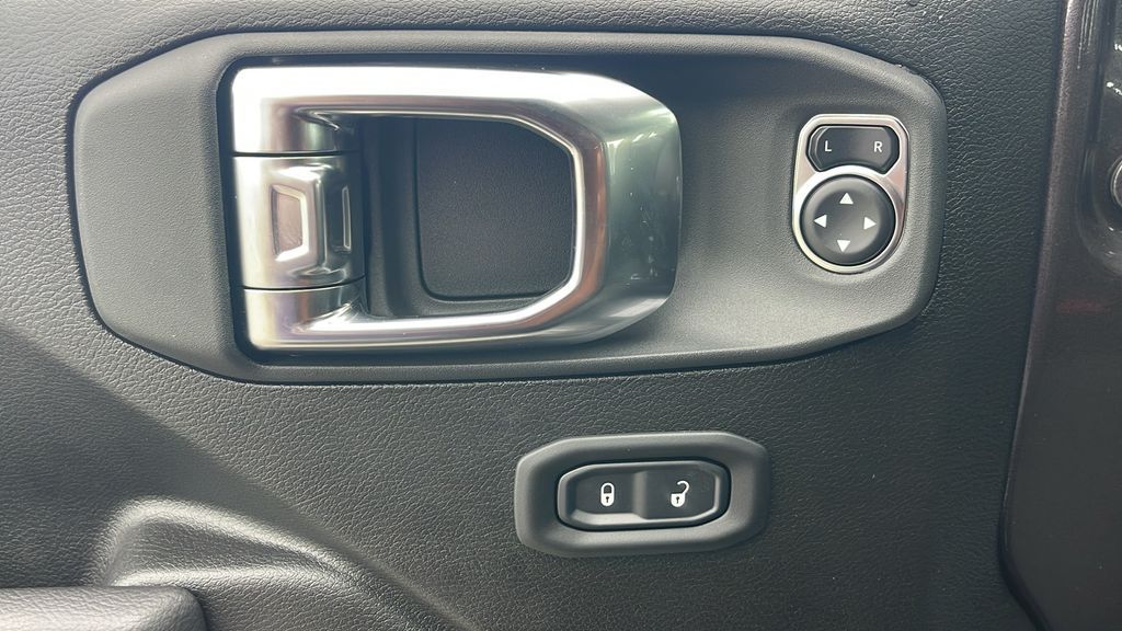 2025 Jeep Wrangler 4-Door Rubicon - Photo 16