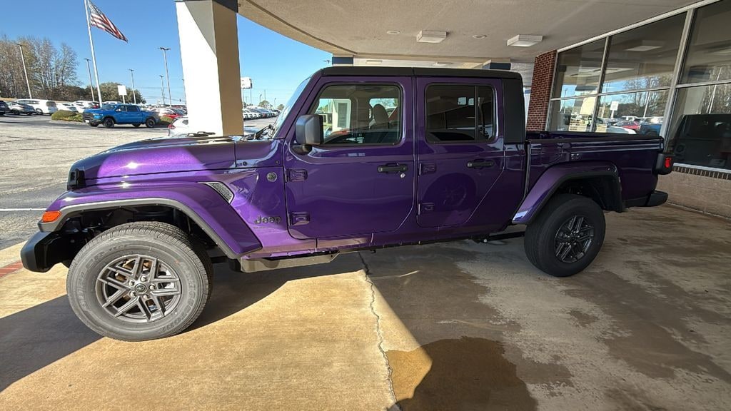 New 2026 Jeep Gladiator Sport S Pickup