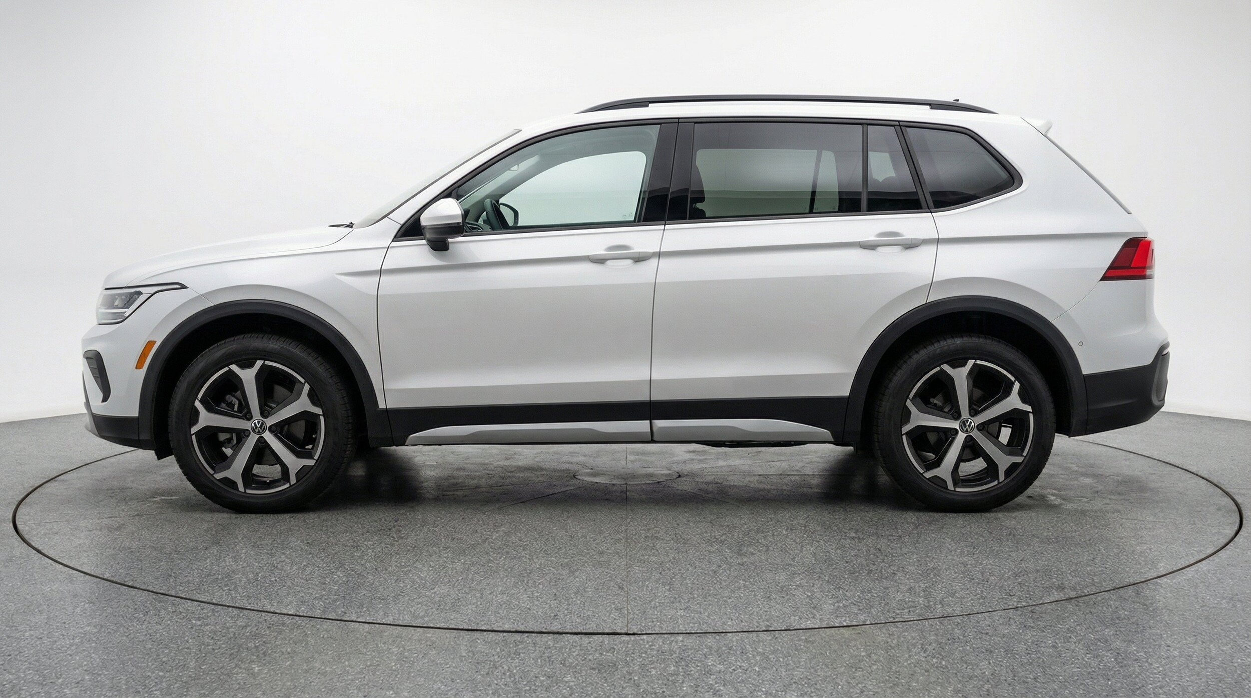 Thumbnail: 2026 Volkswagen Tiguan - 5