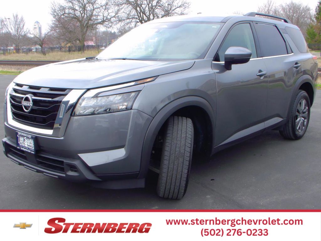 2025 Nissan Pathfinder SV