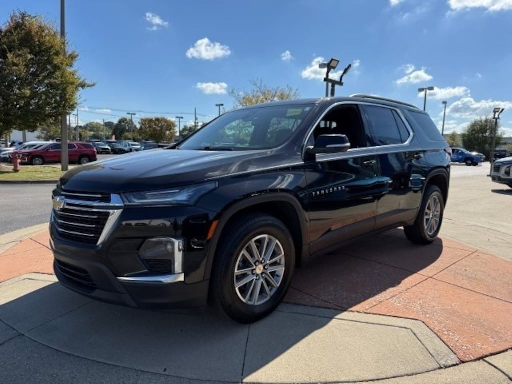 Used 2023 Chevrolet Traverse LT SUV