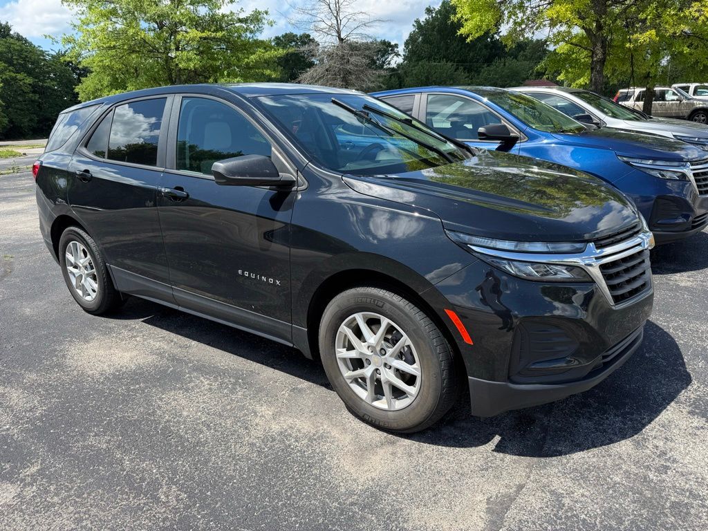 2023 Chevrolet Equinox LS's photo