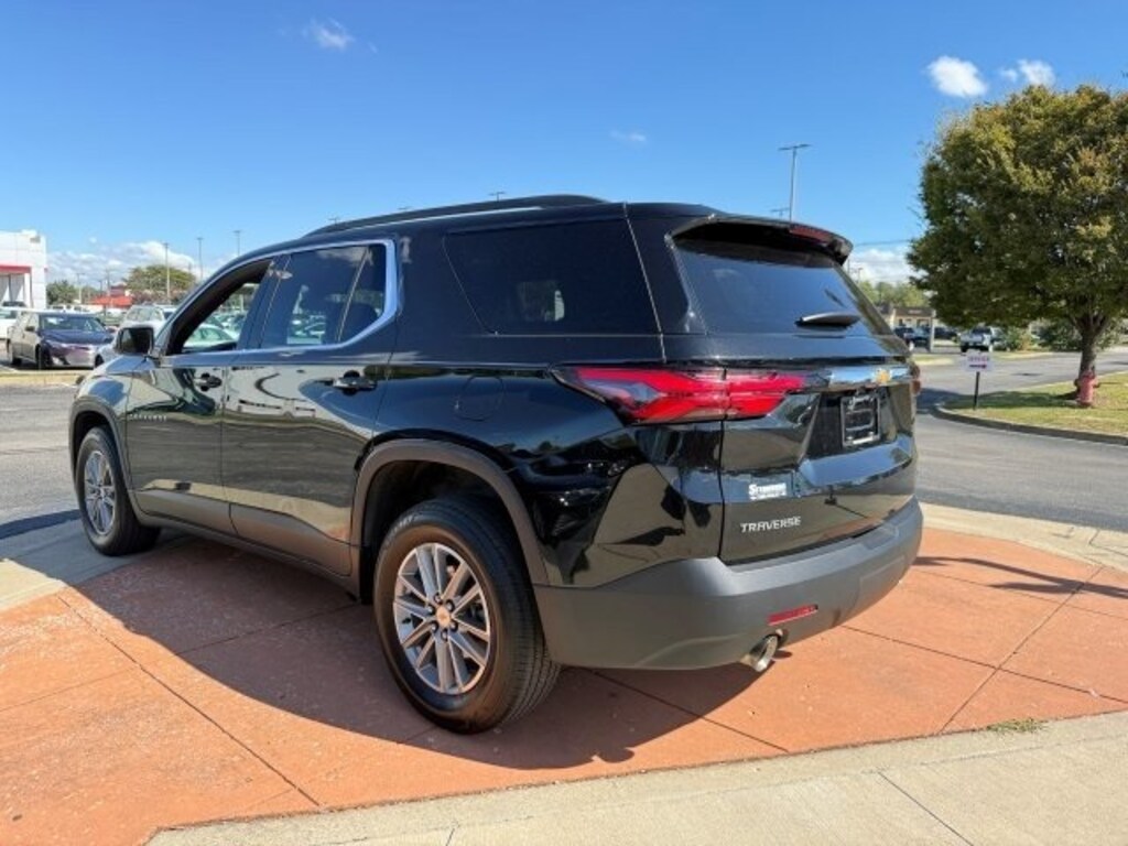 Used 2023 Chevrolet Traverse LT SUV