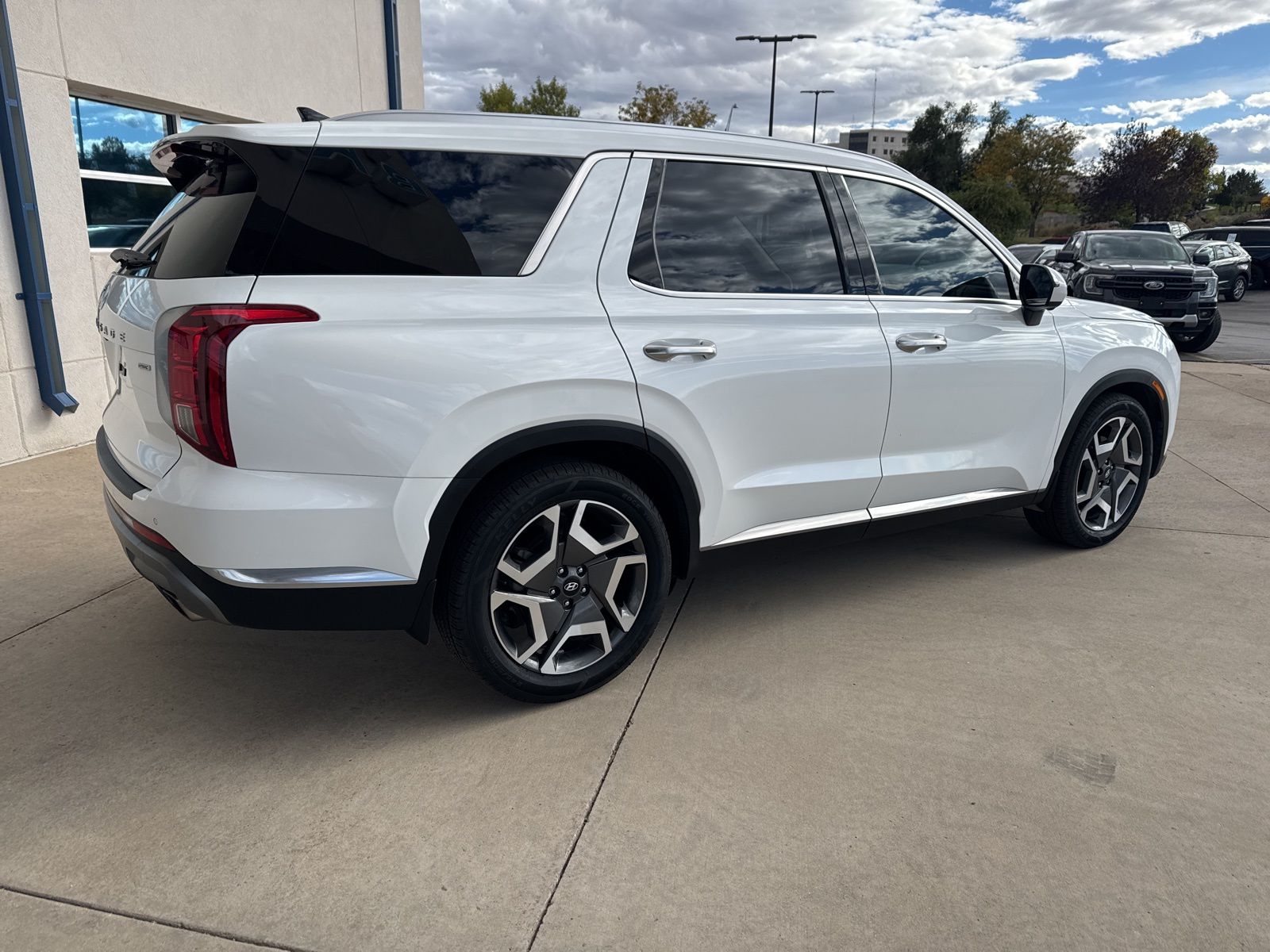 2023 Hyundai Palisade Limited photo 3