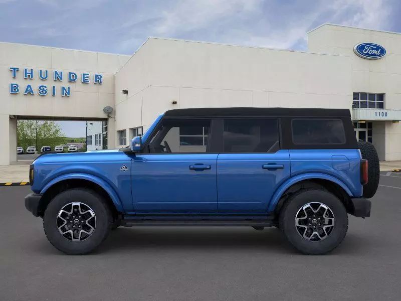 2024 Ford Bronco Outer Banks photo 2