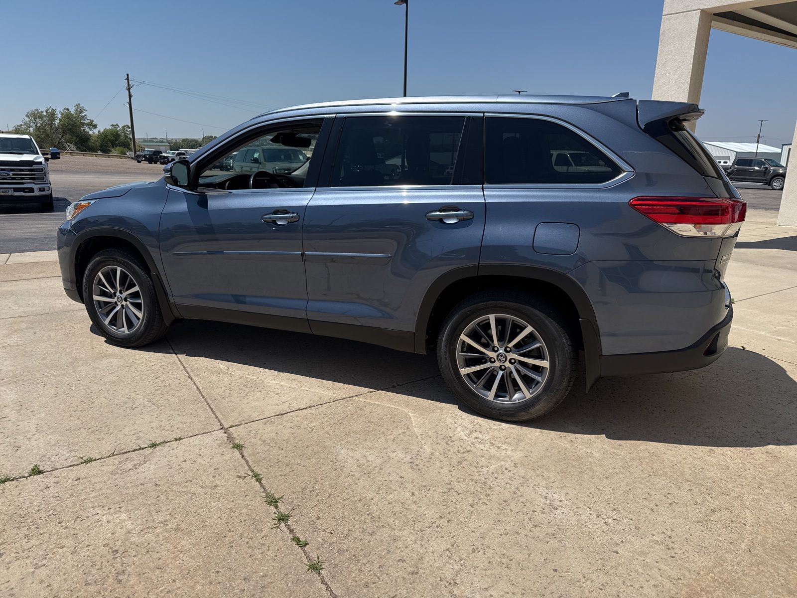 2019 Toyota Highlander XLE photo 2