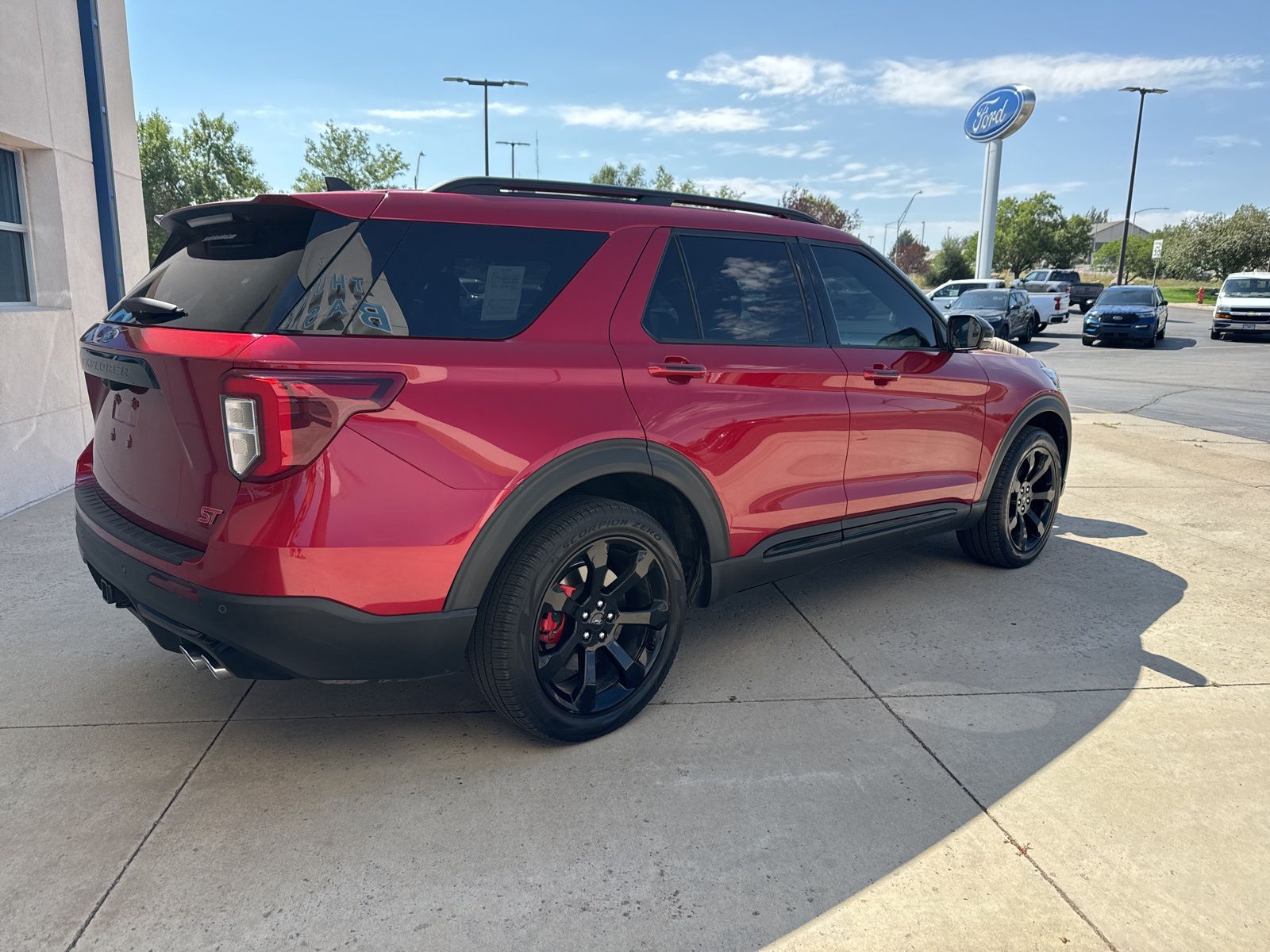 2023 Ford Explorer ST photo 4