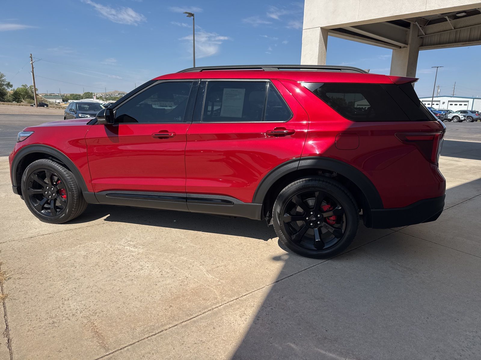 2023 Ford Explorer ST photo 2