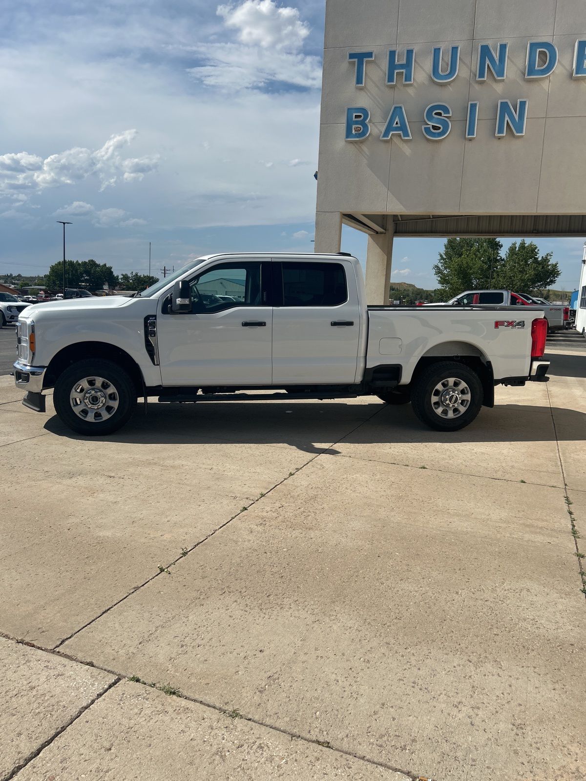 2023 Ford F-350 photo 2