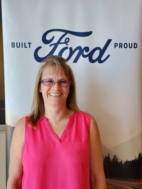 Staff member Paula Hettinger from ID_c146922ecbc8