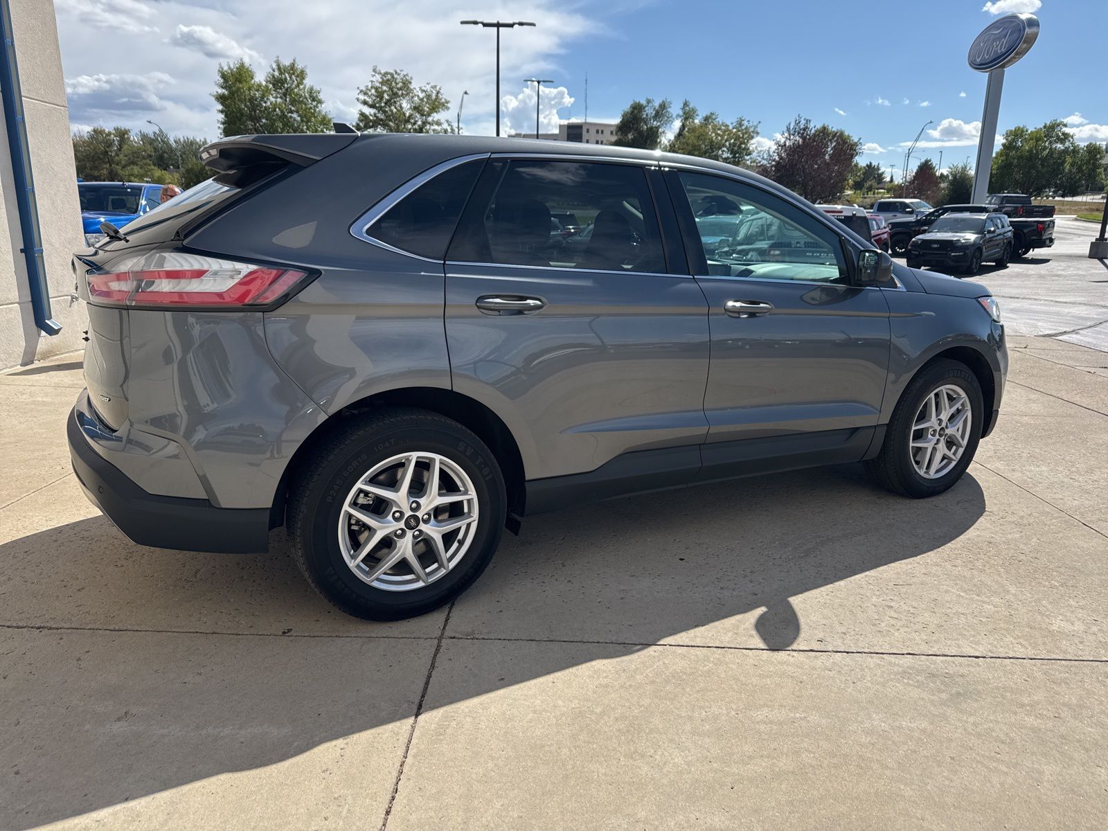 2024 Ford Edge SEL photo 3