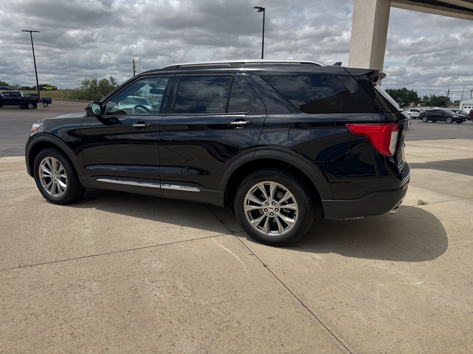 2024 Ford Explorer Limited photo 2