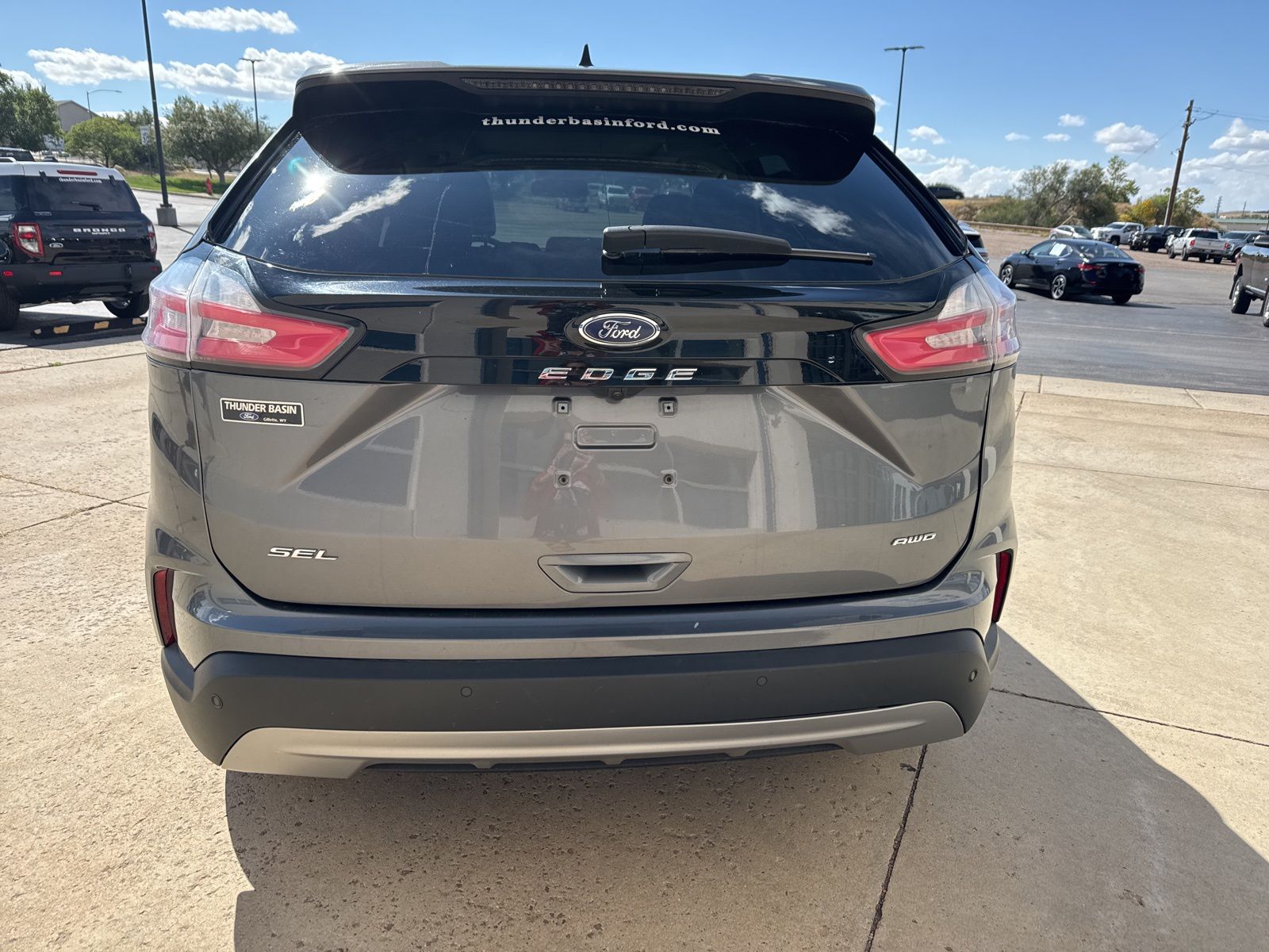 2024 Ford Edge SEL photo 2