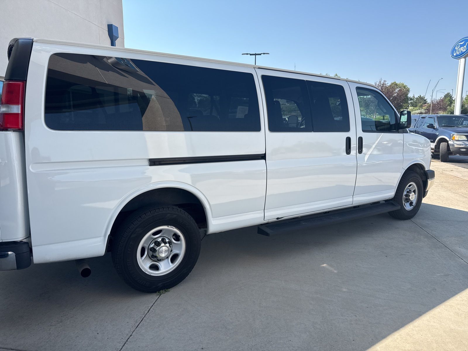 2019 Chevrolet Express 3500 LT photo 4