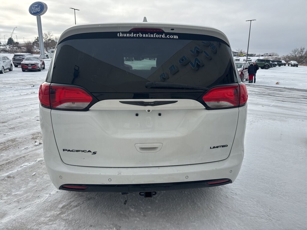 Used 2019 Chrysler Pacifica Limited Minivan/Van