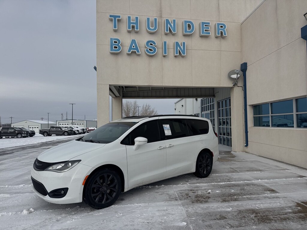 Used 2019 Chrysler Pacifica Limited Minivan/Van