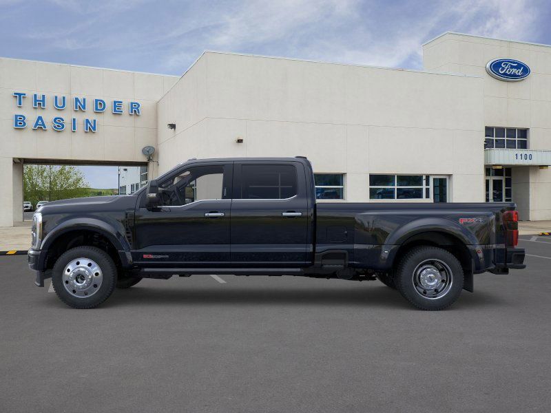 2026 Ford F-450 photo 3